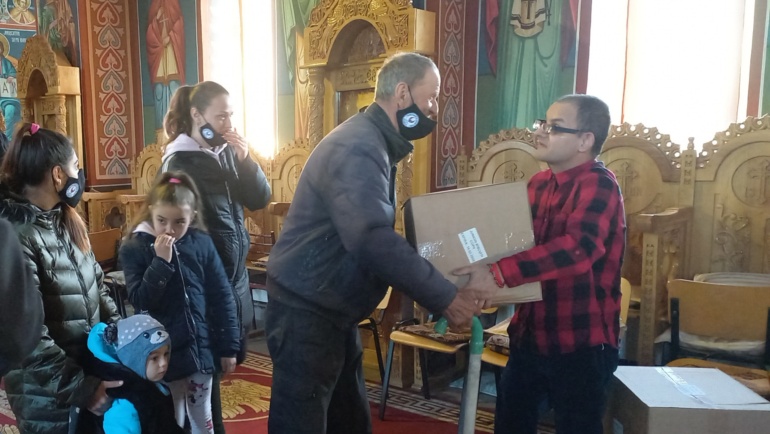 Mihai Căldăraru a oferit 50 de pachete cu alimente persoanelor defavorizate!